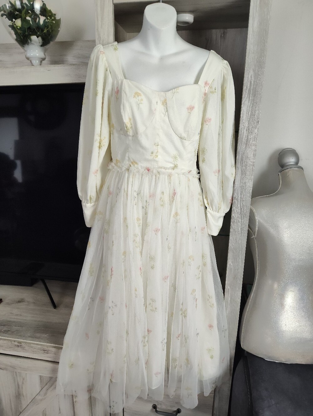 Ivy City Ivory Floral Midi Dress with Puff Sleeves SZ Small New With Tags